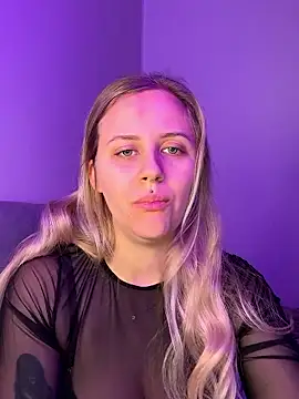 lunawolf21 online show from January 19, 2026, 7:23 am