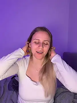 lunawolf21 online show from March 3, 2026, 7:26 am