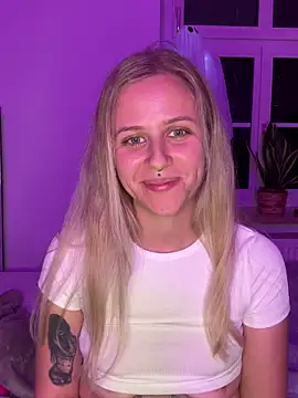 Snapshot of lunawolf21 chatting on October 22, 2025, 7:02 pm lunawolf21 online show from October 22, 2025, 7:02 pm