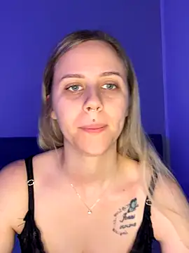 lunawolf21 online show from December 19, 2025, 7:22 am