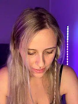 Snapshot of lunawolf21 chatting on November 15, 2025, 6:34 pm lunawolf21 online show from November 15, 2025, 6:34 pm