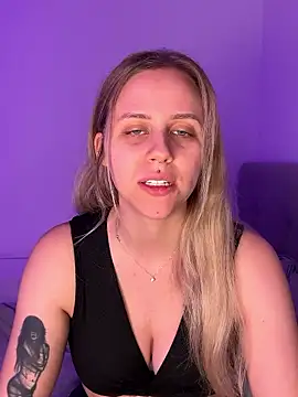 lunawolf21 online show from February 27, 2026, 7:19 am