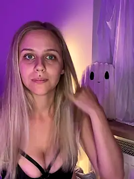 Snapshot of lunawolf21 chatting on October 25, 2025, 5:24 pm lunawolf21 online show from October 25, 2025, 5:24 pm