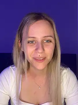 lunawolf21 online show from December 23, 2025, 7:29 am