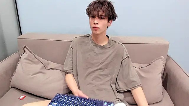 Im Shine Guy online show from December 3, 2025, 10:20 pm