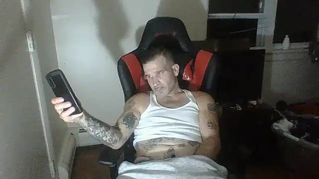 Snapshot of johnnyrockit chatting on August 6, 2026, 4:40 am johnnyrockit online show from August 6, 2026, 4:40 am