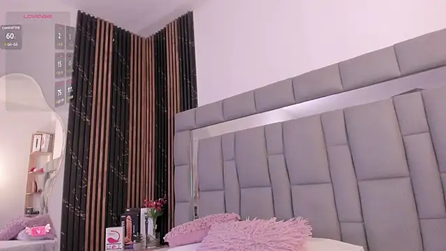 vivianne scott online show from November 13, 2025, 12:09 pm