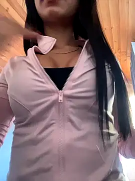 Snapshot of Lolitacooper chatting on October 16, 2025, 10:18 pm Lolitacooper online show from October 16, 2025, 10:18 pm