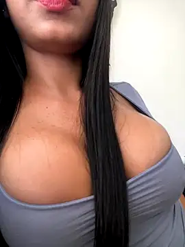 Snapshot of Lolitacooper chatting on October 12, 2025, 9:05 pm Lolitacooper online show from October 12, 2025, 9:05 pm