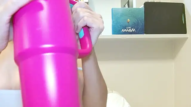  hina chan  online show from November 12, 2025, 2:10 pm