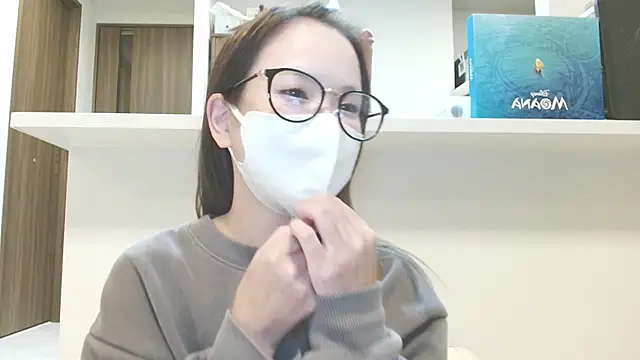  hina chan  online show from November 10, 2025, 1:49 pm