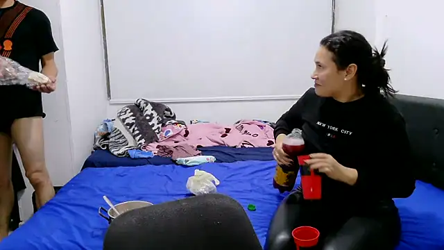 luxandracon23 online show from October 19, 2025, 3:09 am