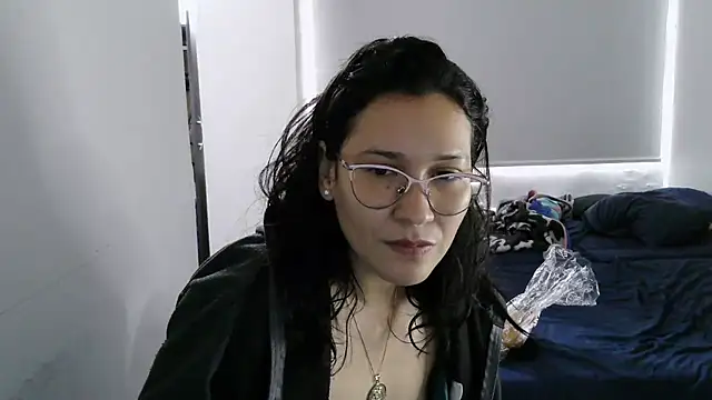 luxandracon23 online show from October 9, 2025, 3:56 pm