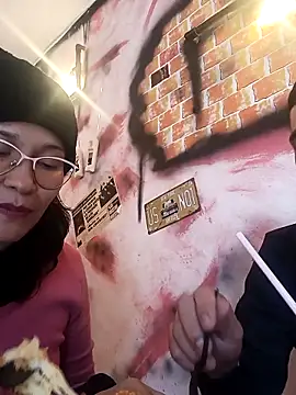 luxandracon23 online show from September 12, 2025, 10:31 pm
