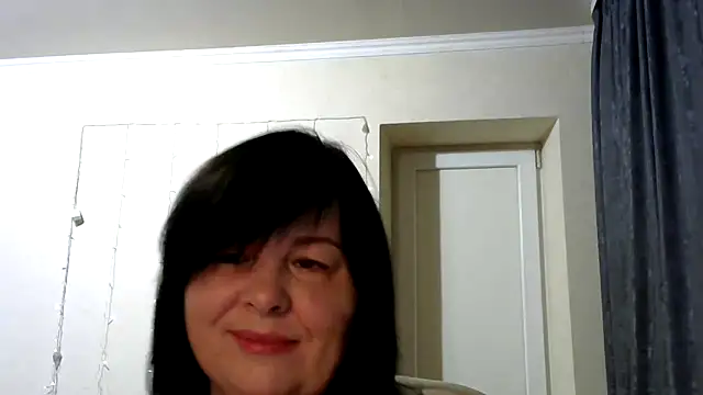 Snapshot of EmiliaLooo chatting on September 9, 2025, 3:27 am EmiliaLooo online show from September 9, 2025, 3:27 am