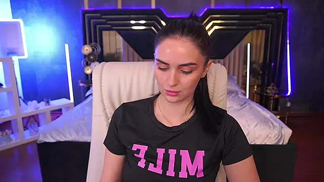 MilashaLovely online show from October 17, 2025, 6:06 am