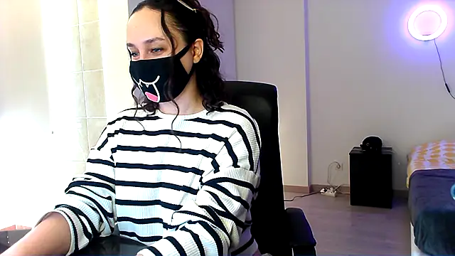 GummyPeachh online show from December 4, 2024, 11:35 am