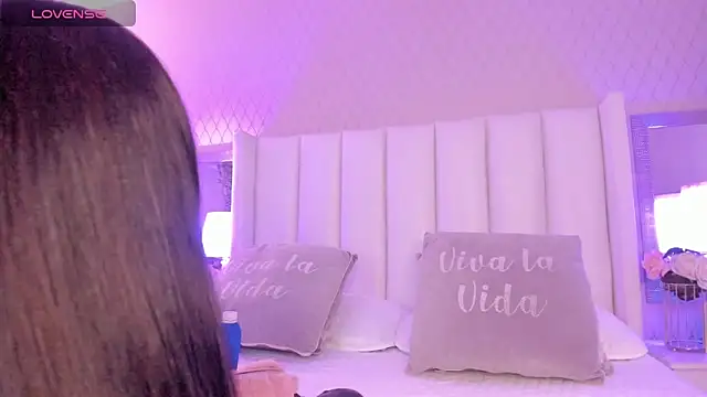 Snapshot of SophiaSmiiths_ chatting on May 17, 2026, 2:22 am SophiaSmiiths online show from May 17, 2026, 2:22 am