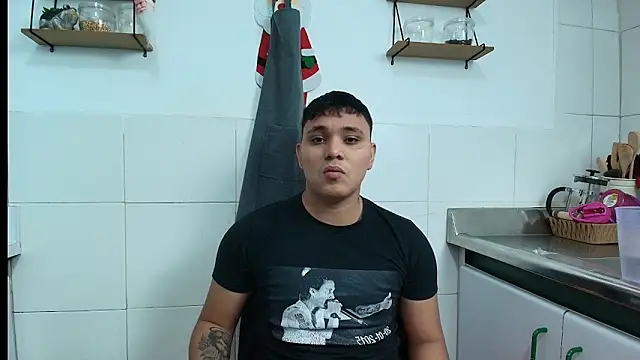 couple lovelyds online show from January 14, 2026, 8:34 pm