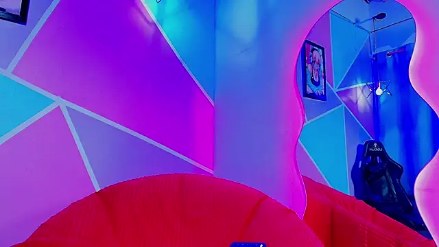 couple lovelyds online show from October 15, 2025, 8:39 pm