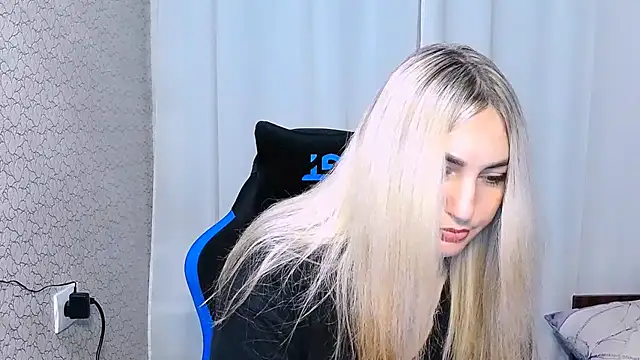 Snapshot of JaneLaJewel chatting on November 12, 2025, 2:43 pm JaneLaJewel online show from November 12, 2025, 2:43 pm