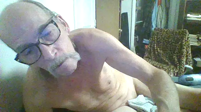 friendlychat1 online show from October 5, 2025, 12:01 am