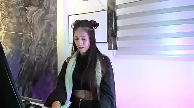 Snapshot of catt_evans1 chatting on December 6, 2024, 11:41 pm catt evans1 online show from December 6, 2024, 11:41 pm