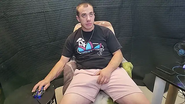 Snapshot of ScubaStevex chatting on December 2, 2025, 8:16 am ScubaStevex online show from December 2, 2025, 8:16 am