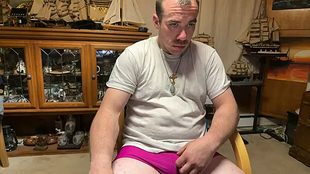 Snapshot of ScubaStevex chatting on May 9, 2026, 3:54 am ScubaStevex online show from May 9, 2026, 3:54 am