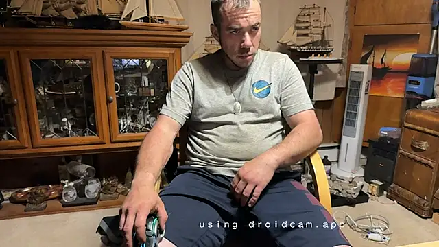 Snapshot of ScubaStevex chatting on May 5, 2026, 4:37 am ScubaStevex online show from May 5, 2026, 4:37 am