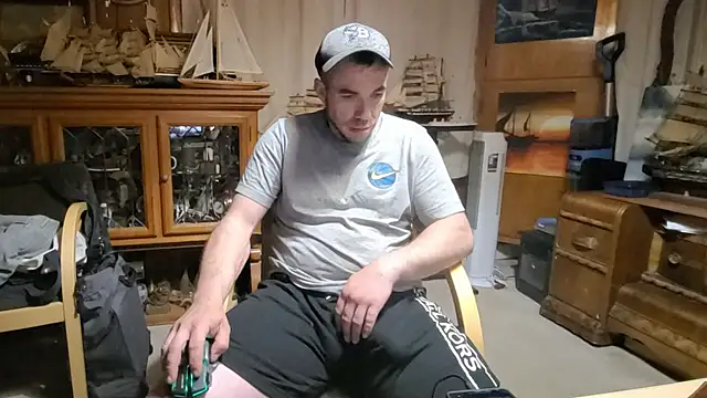 Snapshot of ScubaStevex chatting on April 20, 2026, 6:05 am ScubaStevex online show from April 20, 2026, 6:05 am