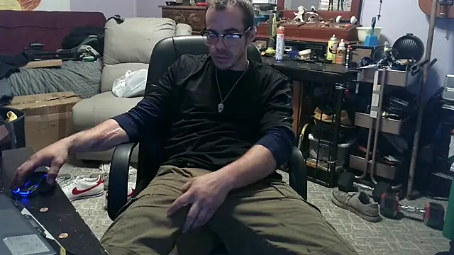 Snapshot of ScubaStevex chatting on November 2, 2025, 4:23 pm ScubaStevex online show from November 2, 2025, 4:23 pm