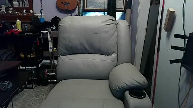 Snapshot of ScubaStevex chatting on November 3, 2025, 4:32 pm ScubaStevex online show from November 3, 2025, 4:32 pm