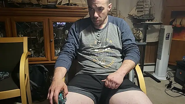 Snapshot of ScubaStevex chatting on April 19, 2026, 6:58 am ScubaStevex online show from April 19, 2026, 6:58 am