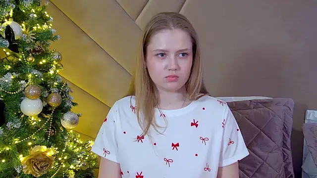 SelinSwarovski online show from December 22, 2025, 4:23 am