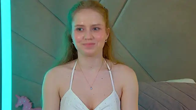 Snapshot of SelinSwarovski chatting on June 15, 2026, 3:23 pm SelinSwarovski online show from June 15, 2026, 3:23 pm