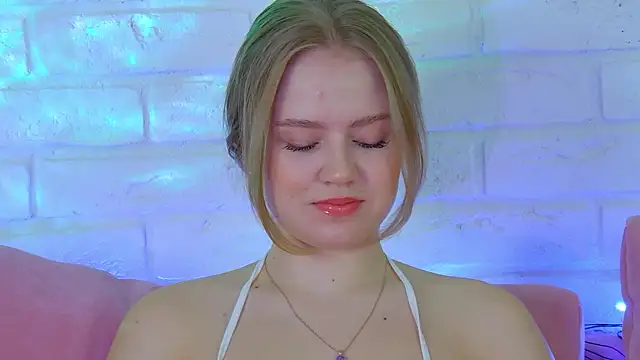 SelinSwarovski online show from October 8, 2025, 5:13 pm