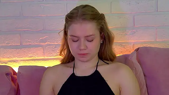 SelinSwarovski online show from November 17, 2025, 9:08 pm