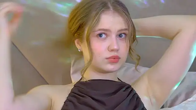 SelinSwarovski online show from November 19, 2025, 5:46 pm