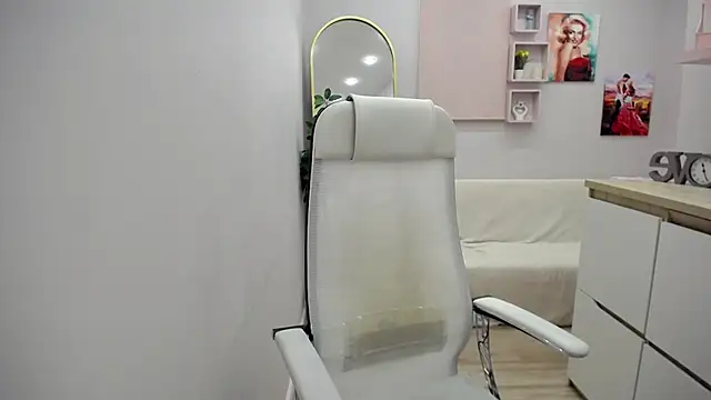 Snapshot of Milla_Cutie18 chatting on April 22, 2026, 6:20 am Milla Cutie18 online show from April 22, 2026, 6:20 am
