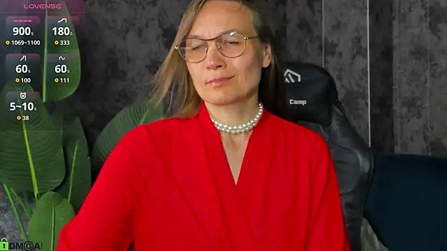 Snapshot of Lillian_White chatting on June 22, 2026, 12:49 am Lillian White online show from June 22, 2026, 12:49 am