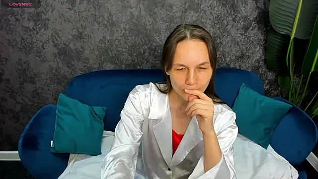 Lillian White online show from February 19, 2025, 6:44 am