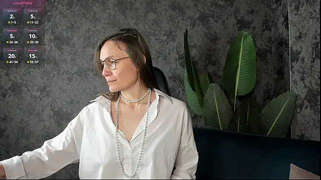 Snapshot of Lillian_White chatting on November 11, 2025, 11:42 pm Lillian White online show from November 11, 2025, 11:42 pm