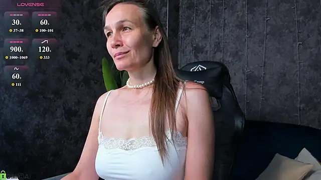 Snapshot of Lillian_White chatting on July 8, 2026, 12:57 am Lillian White online show from July 8, 2026, 12:57 am