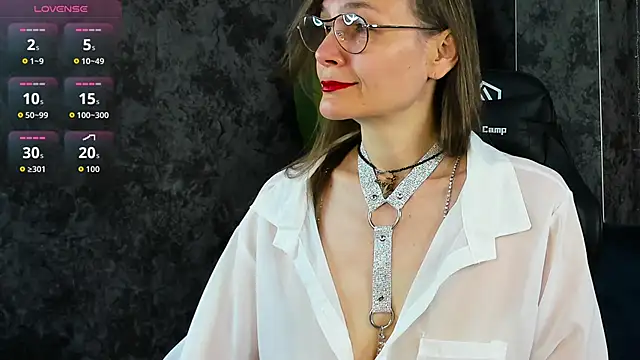 Snapshot of Lillian_White chatting on May 19, 2026, 12:59 am Lillian White online show from May 19, 2026, 12:59 am