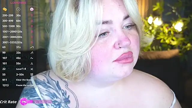 Snapshot of ZaraReignn chatting on October 30, 2025, 2:04 pm ZaraReignn online show from October 30, 2025, 2:04 pm