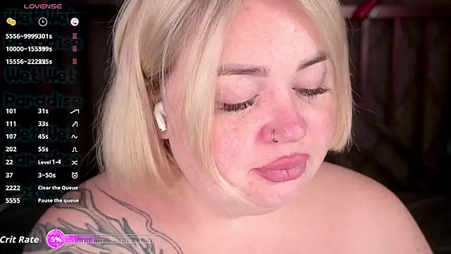 Snapshot of ZaraReignn chatting on October 14, 2025, 8:59 am ZaraReignn online show from October 14, 2025, 8:59 am