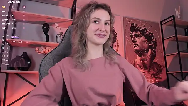 Snapshot of LuxRayi chatting on October 16, 2025, 5:54 pm LuxRayi online show from October 16, 2025, 5:54 pm