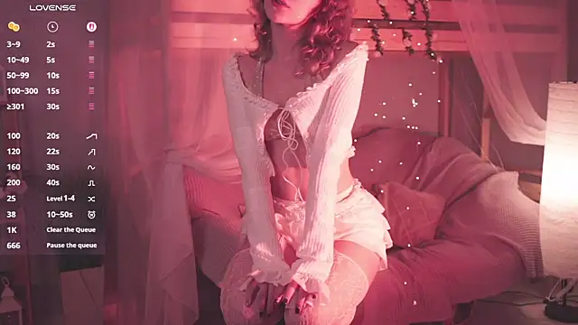 Snapshot of LuxRayi chatting on December 14, 2025, 2:51 am LuxRayi online show from December 14, 2025, 2:51 am