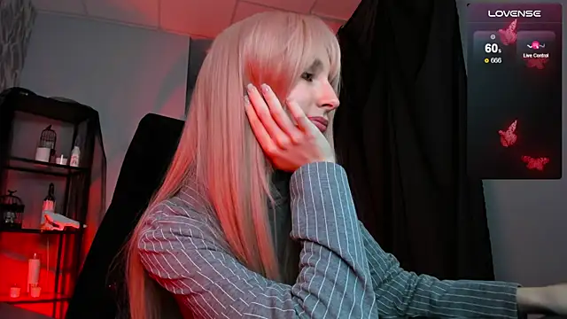 Snapshot of LuxRayi chatting on October 21, 2025, 9:14 pm LuxRayi online show from October 21, 2025, 9:14 pm